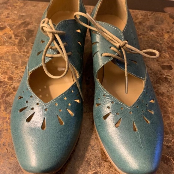 FIDJI Shoes - FIDJI- Green Tie Ups